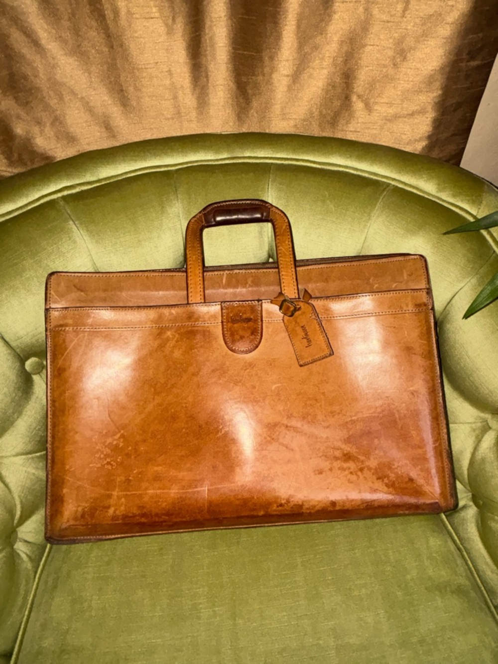 HARTMANN LEATHER ATTACHE PORTFOLIO BRIEFCASE  Belting (Tan)  Retractable Handles